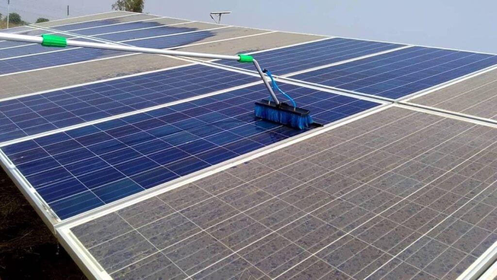 cleaning-solar-panels